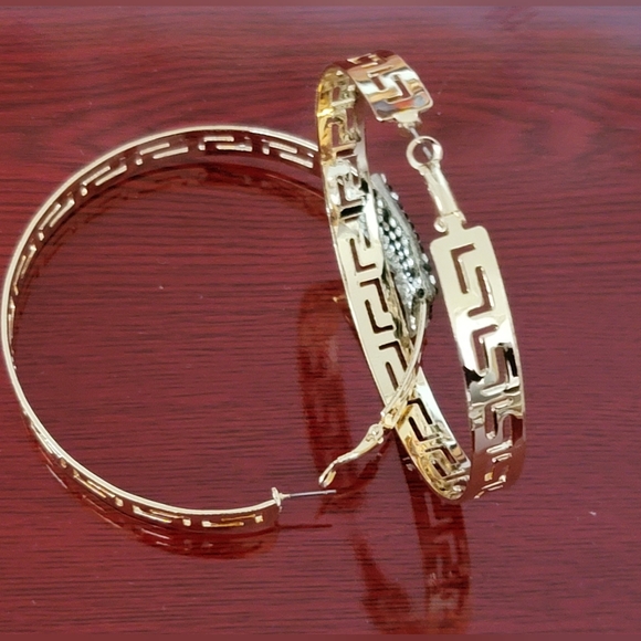 HOOP EARNINGS  ✨️✨️ - Picture 9 of 11